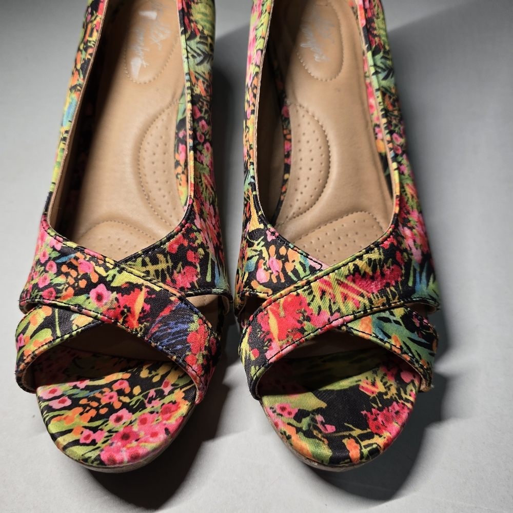 7.5 Dexflex Comfort Floral Wedge Peep-Toe Women's Shoes In Excellent Condition - Picture 3 of 9